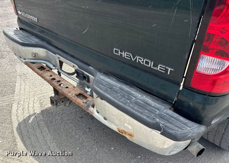 image for item EJ7632 2004 Chevrolet Silverado 1500 Ext. Cab pickup truck