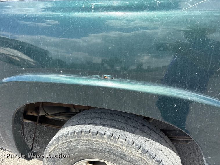 image for item EJ7632 2004 Chevrolet Silverado 1500 Ext. Cab pickup truck