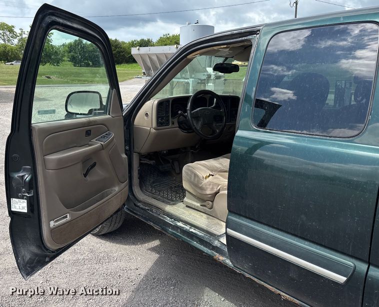 image for item EJ7632 2004 Chevrolet Silverado 1500 Ext. Cab pickup truck