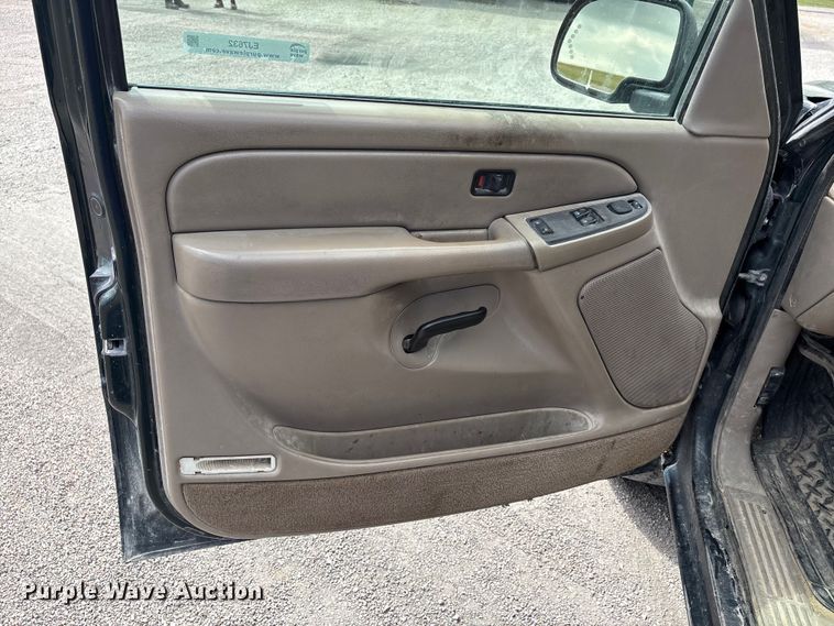 image for item EJ7632 2004 Chevrolet Silverado 1500 Ext. Cab pickup truck