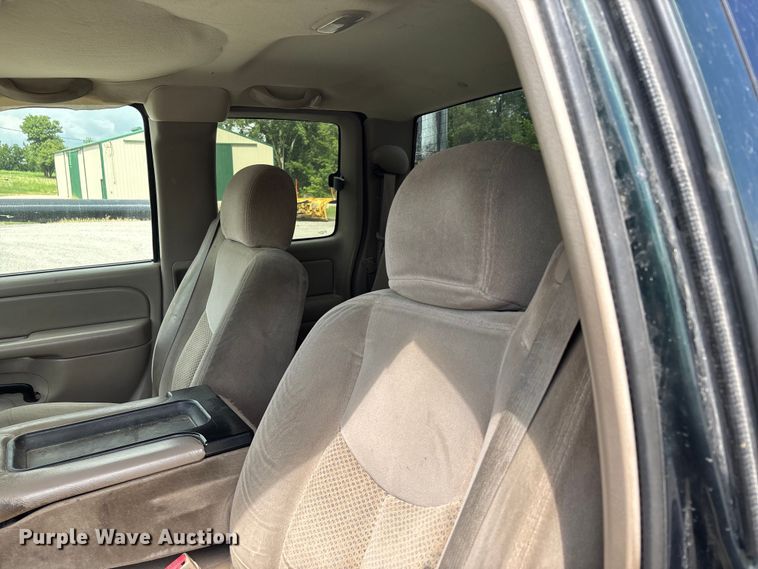 image for item EJ7632 2004 Chevrolet Silverado 1500 Ext. Cab pickup truck