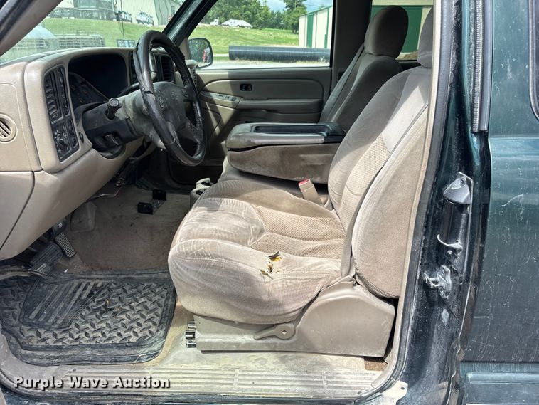 image for item EJ7632 2004 Chevrolet Silverado 1500 Ext. Cab pickup truck