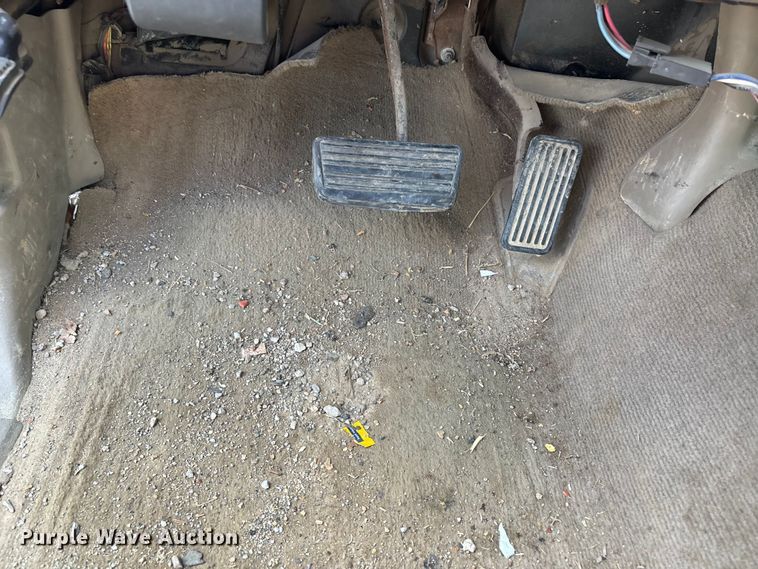 image for item EJ7632 2004 Chevrolet Silverado 1500 Ext. Cab pickup truck