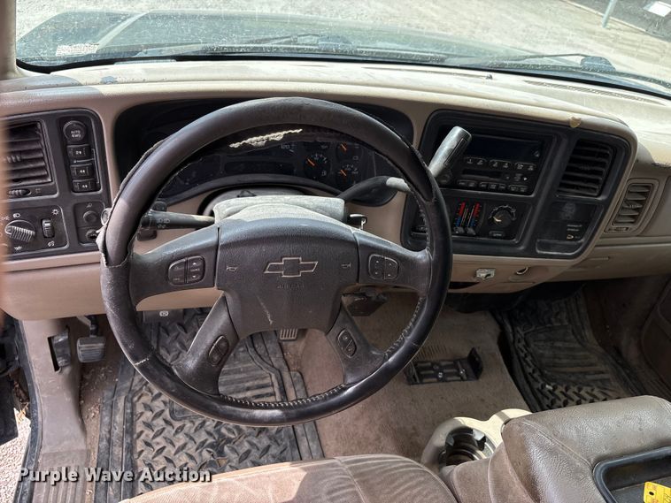 image for item EJ7632 2004 Chevrolet Silverado 1500 Ext. Cab pickup truck