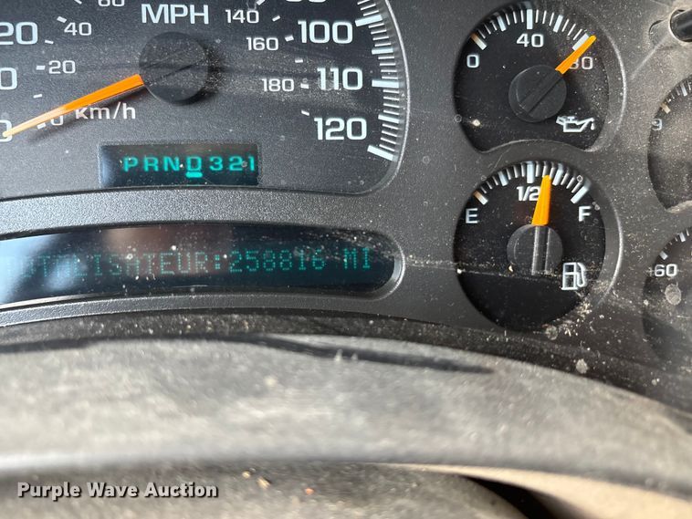 image for item EJ7632 2004 Chevrolet Silverado 1500 Ext. Cab pickup truck