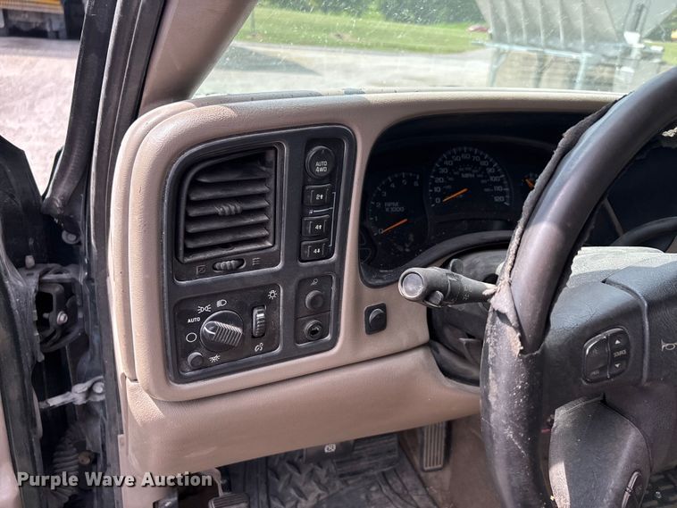 image for item EJ7632 2004 Chevrolet Silverado 1500 Ext. Cab pickup truck