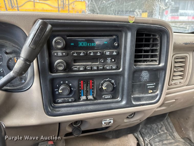 image for item EJ7632 2004 Chevrolet Silverado 1500 Ext. Cab pickup truck