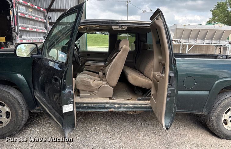 image for item EJ7632 2004 Chevrolet Silverado 1500 Ext. Cab pickup truck