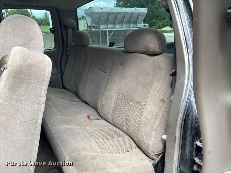 image for item EJ7632 2004 Chevrolet Silverado 1500 Ext. Cab pickup truck