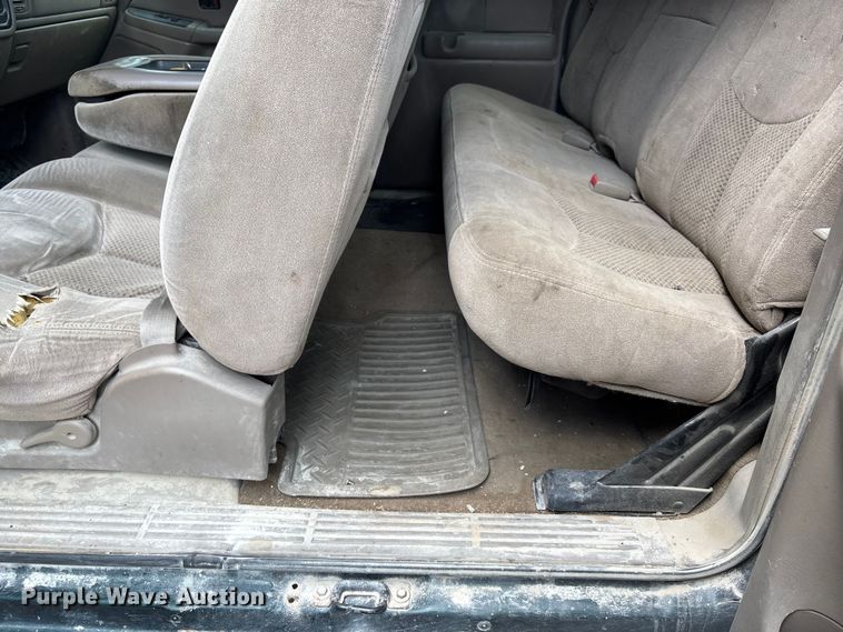 image for item EJ7632 2004 Chevrolet Silverado 1500 Ext. Cab pickup truck