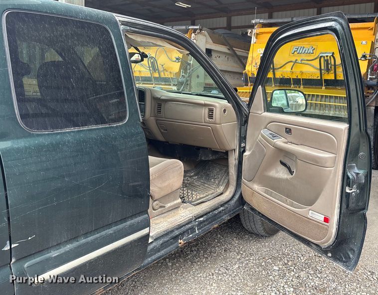 image for item EJ7632 2004 Chevrolet Silverado 1500 Ext. Cab pickup truck