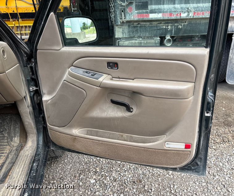 image for item EJ7632 2004 Chevrolet Silverado 1500 Ext. Cab pickup truck