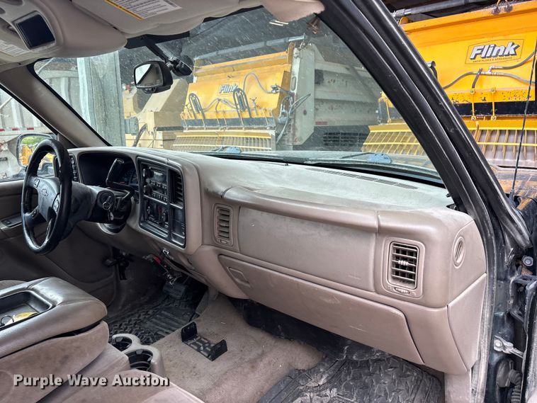 image for item EJ7632 2004 Chevrolet Silverado 1500 Ext. Cab pickup truck