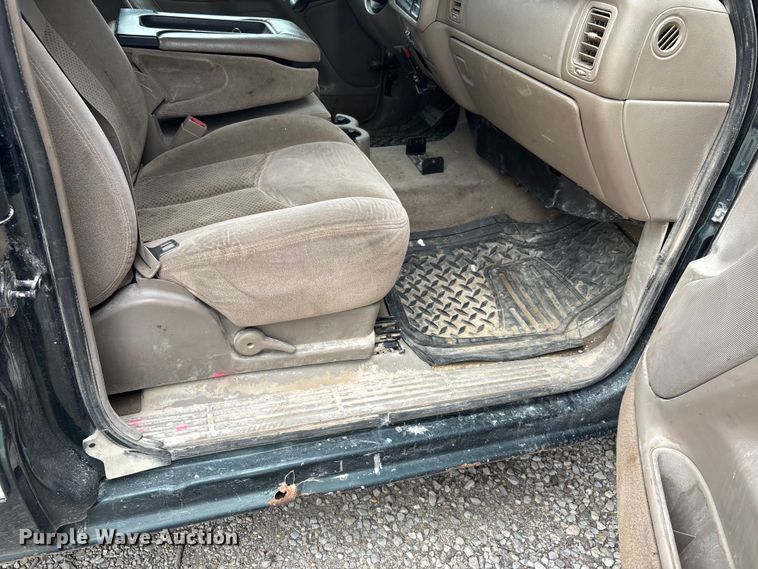 image for item EJ7632 2004 Chevrolet Silverado 1500 Ext. Cab pickup truck