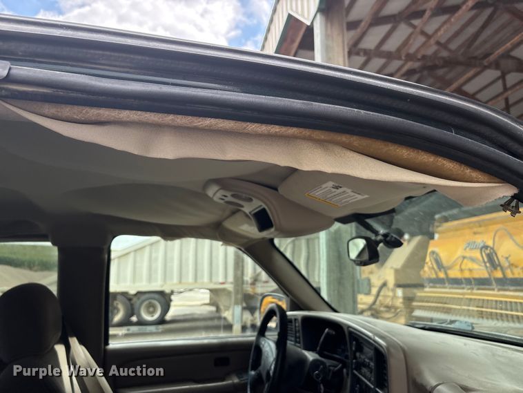 image for item EJ7632 2004 Chevrolet Silverado 1500 Ext. Cab pickup truck