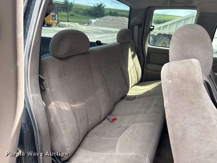 image for item EJ7632 2004 Chevrolet Silverado 1500 Ext. Cab pickup truck