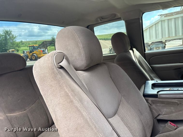 image for item EJ7632 2004 Chevrolet Silverado 1500 Ext. Cab pickup truck