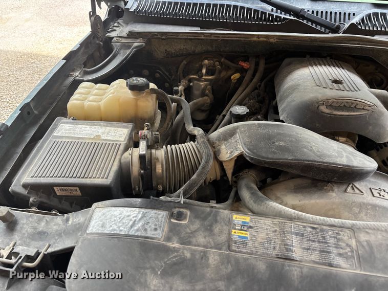 image for item EJ7632 2004 Chevrolet Silverado 1500 Ext. Cab pickup truck