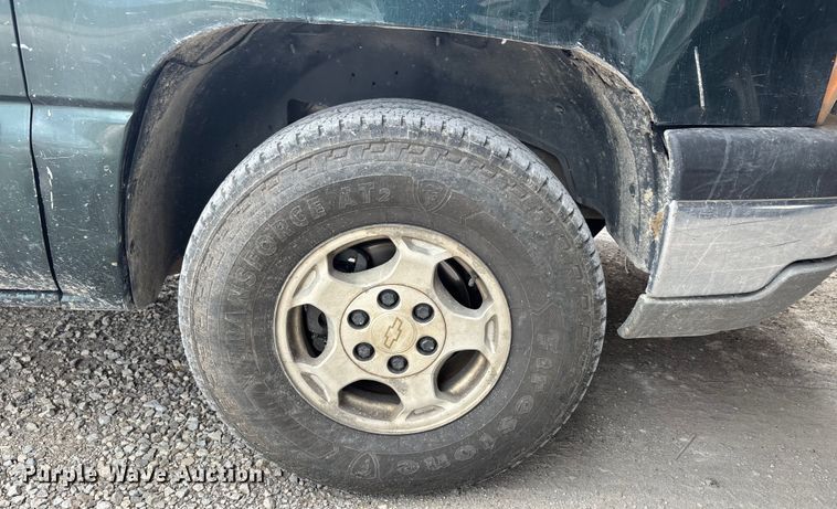 image for item EJ7632 2004 Chevrolet Silverado 1500 Ext. Cab pickup truck