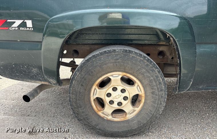 image for item EJ7632 2004 Chevrolet Silverado 1500 Ext. Cab pickup truck