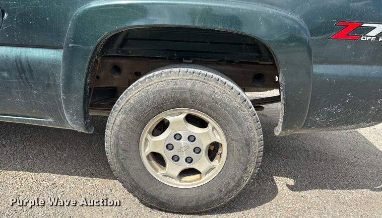 image for item EJ7632 2004 Chevrolet Silverado 1500 Ext. Cab pickup truck