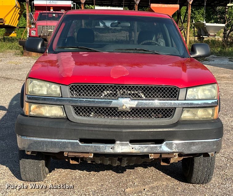 image for item EJ7634 2004 Chevrolet Silverado 2500HD pickup truck