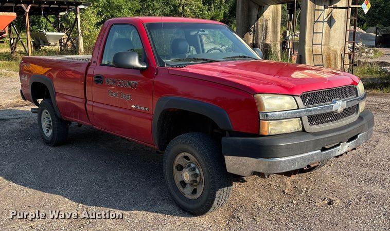 image for item EJ7634 2004 Chevrolet Silverado 2500HD pickup truck