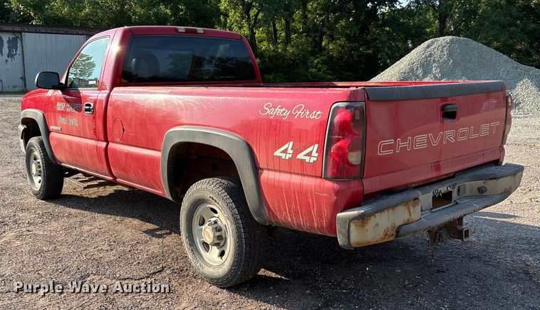 image for item EJ7634 2004 Chevrolet Silverado 2500HD pickup truck