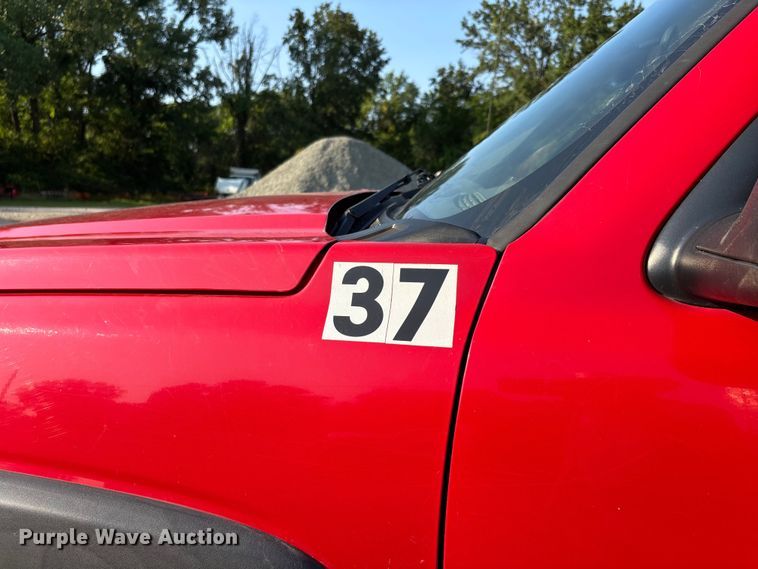 image for item EJ7634 2004 Chevrolet Silverado 2500HD pickup truck