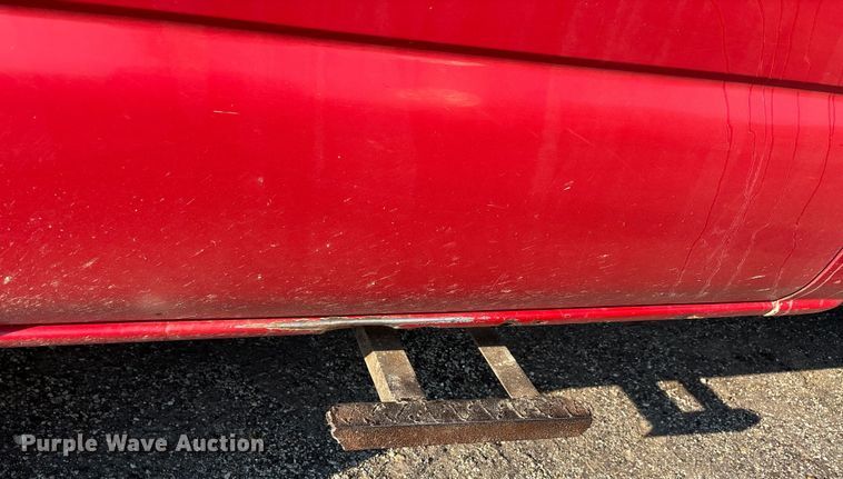 image for item EJ7634 2004 Chevrolet Silverado 2500HD pickup truck