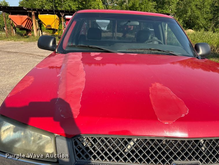 image for item EJ7634 2004 Chevrolet Silverado 2500HD pickup truck