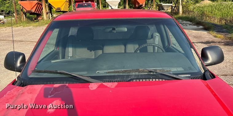 image for item EJ7634 2004 Chevrolet Silverado 2500HD pickup truck