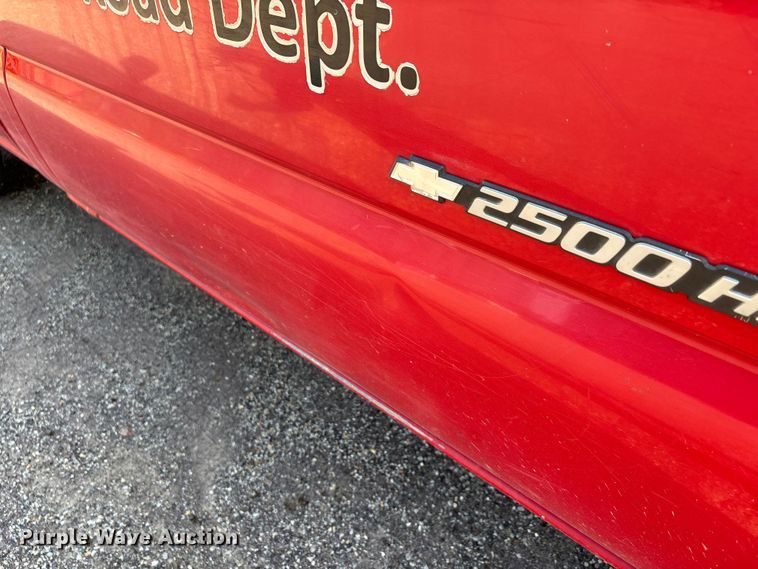 image for item EJ7634 2004 Chevrolet Silverado 2500HD pickup truck