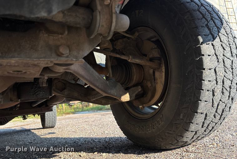 image for item EJ7634 2004 Chevrolet Silverado 2500HD pickup truck