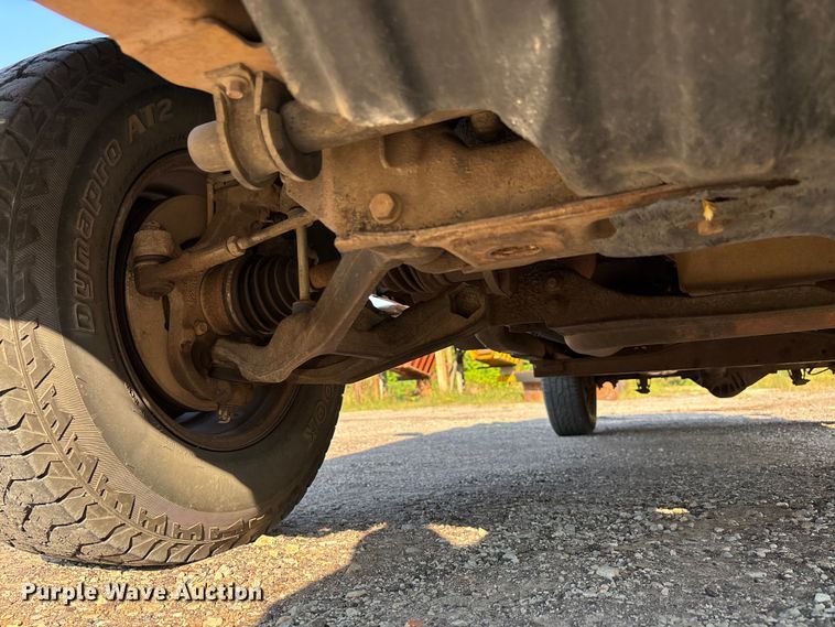 image for item EJ7634 2004 Chevrolet Silverado 2500HD pickup truck