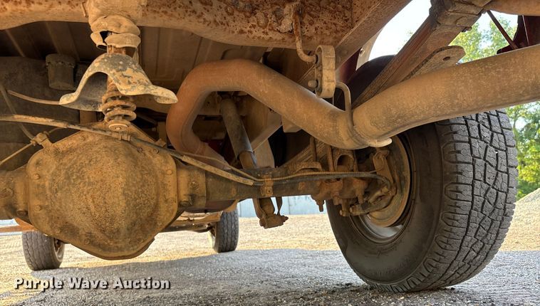 image for item EJ7634 2004 Chevrolet Silverado 2500HD pickup truck