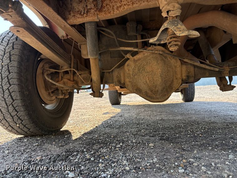 image for item EJ7634 2004 Chevrolet Silverado 2500HD pickup truck