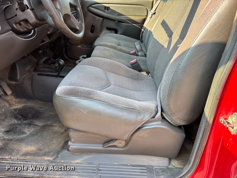 image for item EJ7634 2004 Chevrolet Silverado 2500HD pickup truck