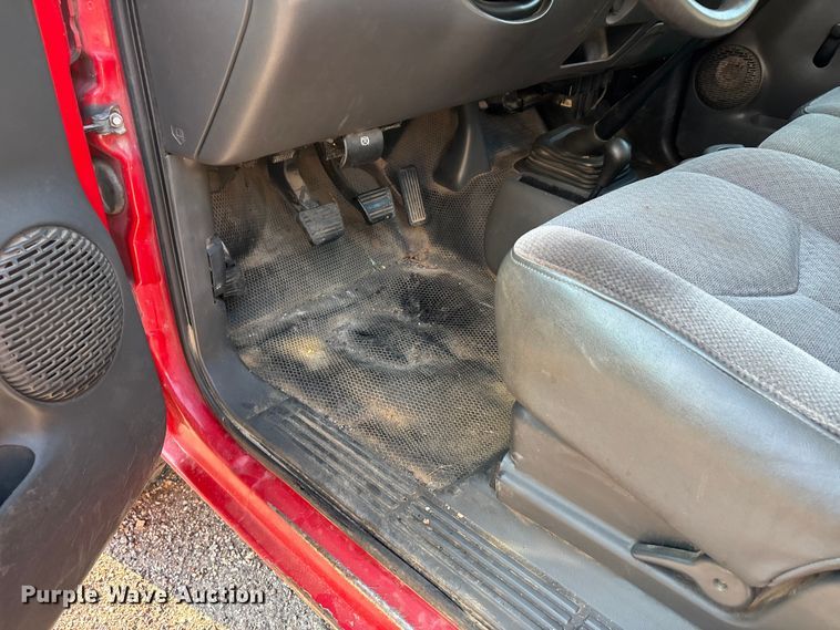 image for item EJ7634 2004 Chevrolet Silverado 2500HD pickup truck