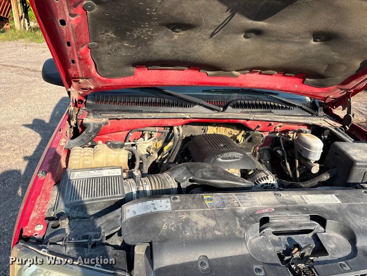 image for item EJ7634 2004 Chevrolet Silverado 2500HD pickup truck