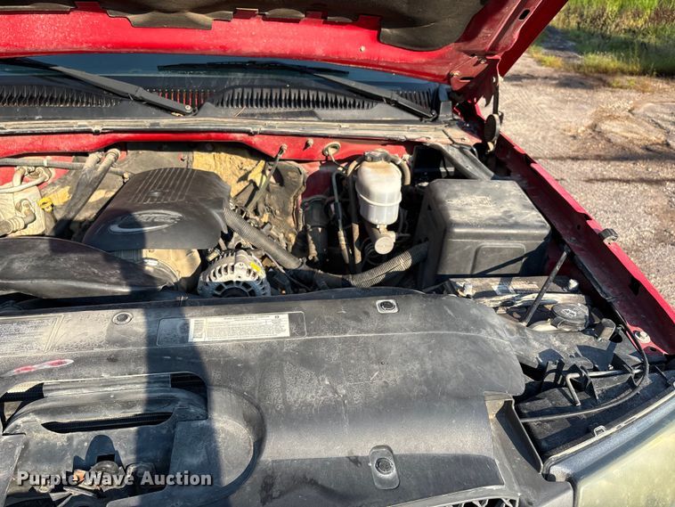 image for item EJ7634 2004 Chevrolet Silverado 2500HD pickup truck