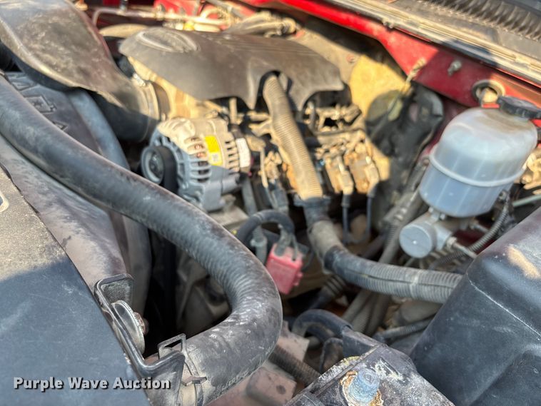 image for item EJ7634 2004 Chevrolet Silverado 2500HD pickup truck