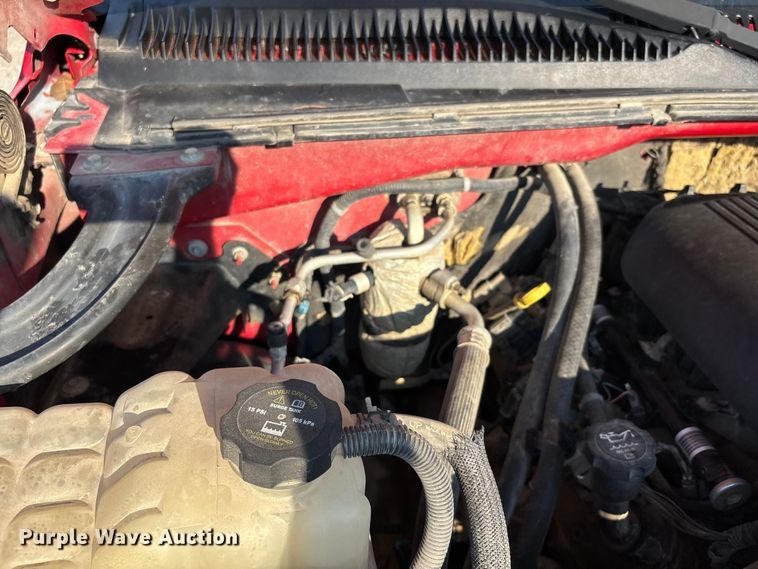 image for item EJ7634 2004 Chevrolet Silverado 2500HD pickup truck