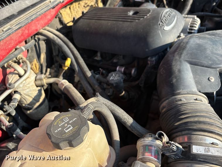 image for item EJ7634 2004 Chevrolet Silverado 2500HD pickup truck