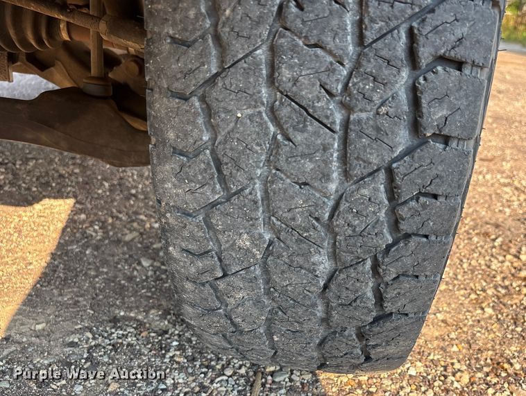 image for item EJ7634 2004 Chevrolet Silverado 2500HD pickup truck