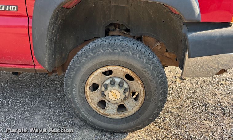 image for item EJ7634 2004 Chevrolet Silverado 2500HD pickup truck