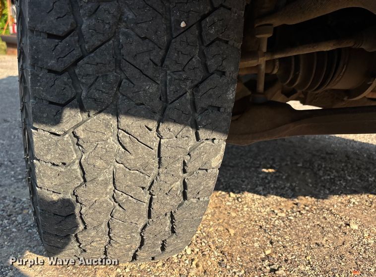 image for item EJ7634 2004 Chevrolet Silverado 2500HD pickup truck