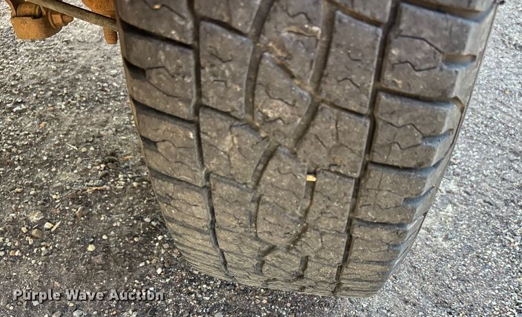 image for item EJ7634 2004 Chevrolet Silverado 2500HD pickup truck