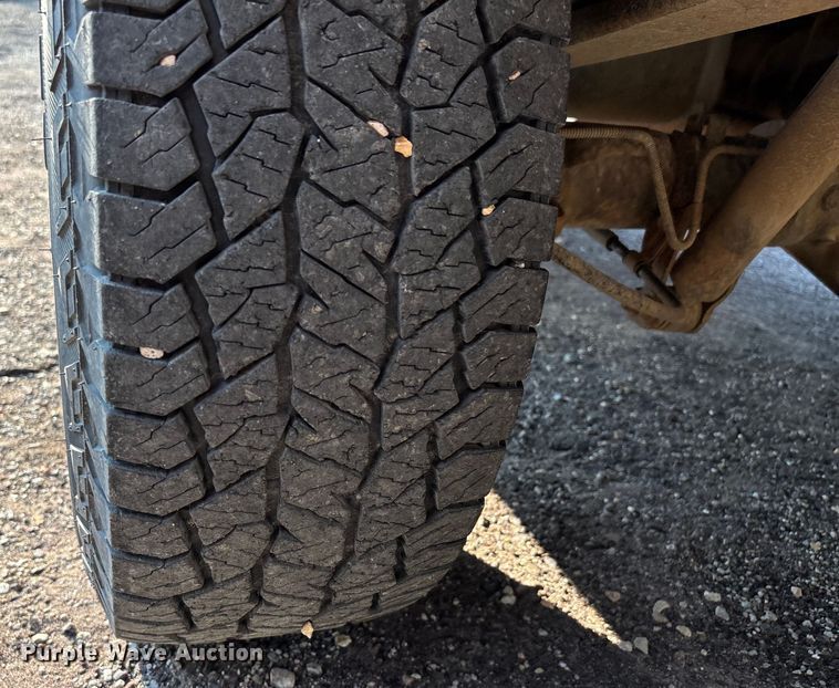 image for item EJ7634 2004 Chevrolet Silverado 2500HD pickup truck