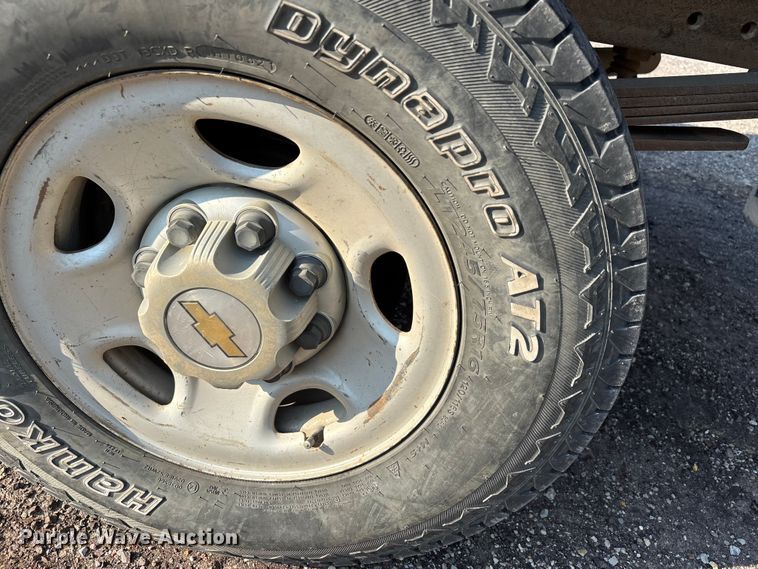 image for item EJ7634 2004 Chevrolet Silverado 2500HD pickup truck